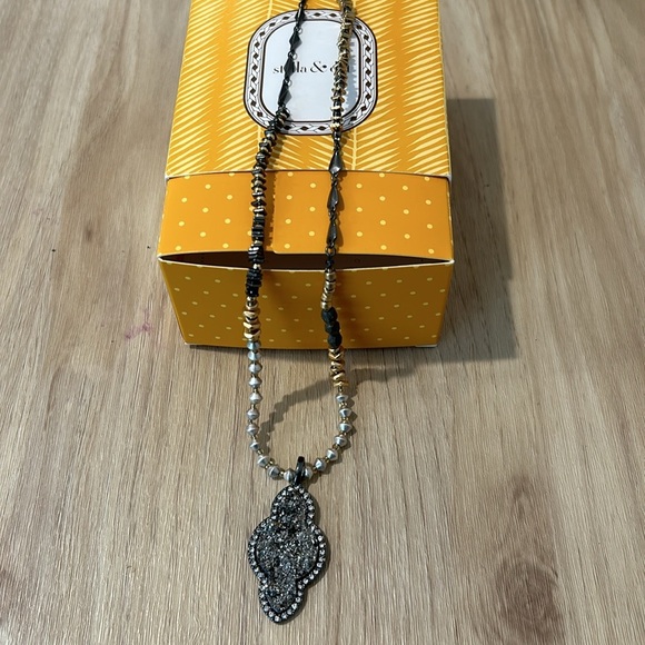 NIB  Stella & Dot  Ornate Mixed Metal Hematite Pendant Necklace  31" - Picture 8 of 8